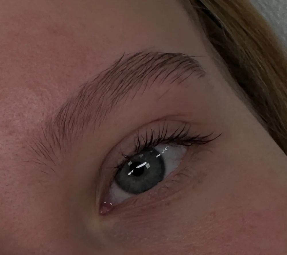 Brwi i rzęsy przed stylizacją Glowbrow Rawa Mazowiecka