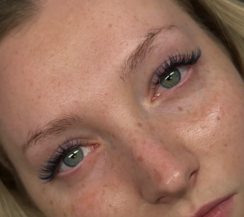 Stylizacja brwi i rzęs przed Glowbrow Rawa Mazowiecka