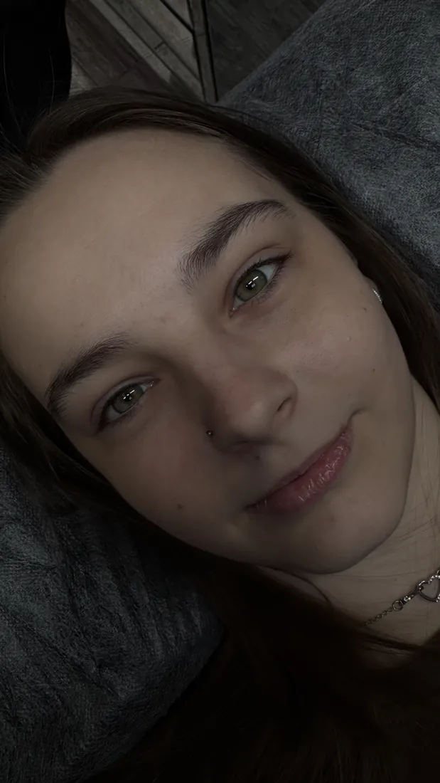 Efekt stylizacji brwi i rzęs klientka Glowbrow